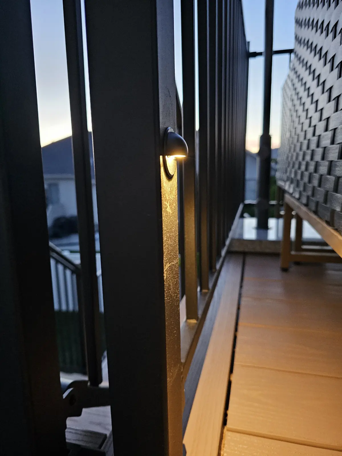 Under-rail accent lighting on an aluminum railing