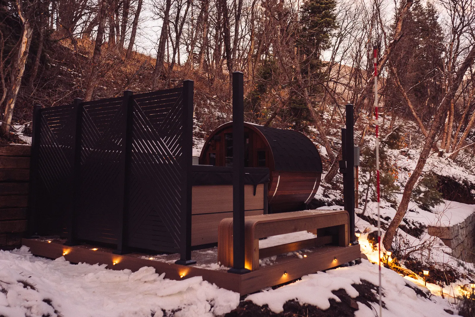 Sauna deck with privacy screens and a curved built-in bench in the mountains